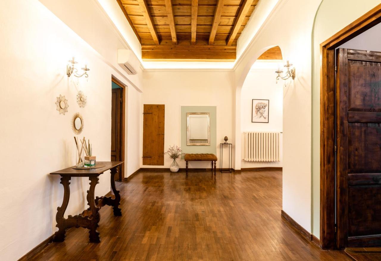 Historic Center Palace - Huge 4 Bedrooms Santa Croce Apartment - By LikehomeFlorencia Exterior foto